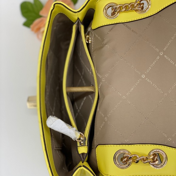 MICHAEL KORS PEYTON MEDIUM SHOULDER FLAP  SUNSHINE - Picture 8 of 14